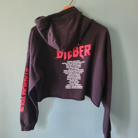 Justin Bieber Stadium Tour Black Crop Top Hoodie Size Large - Picture 4 of 5